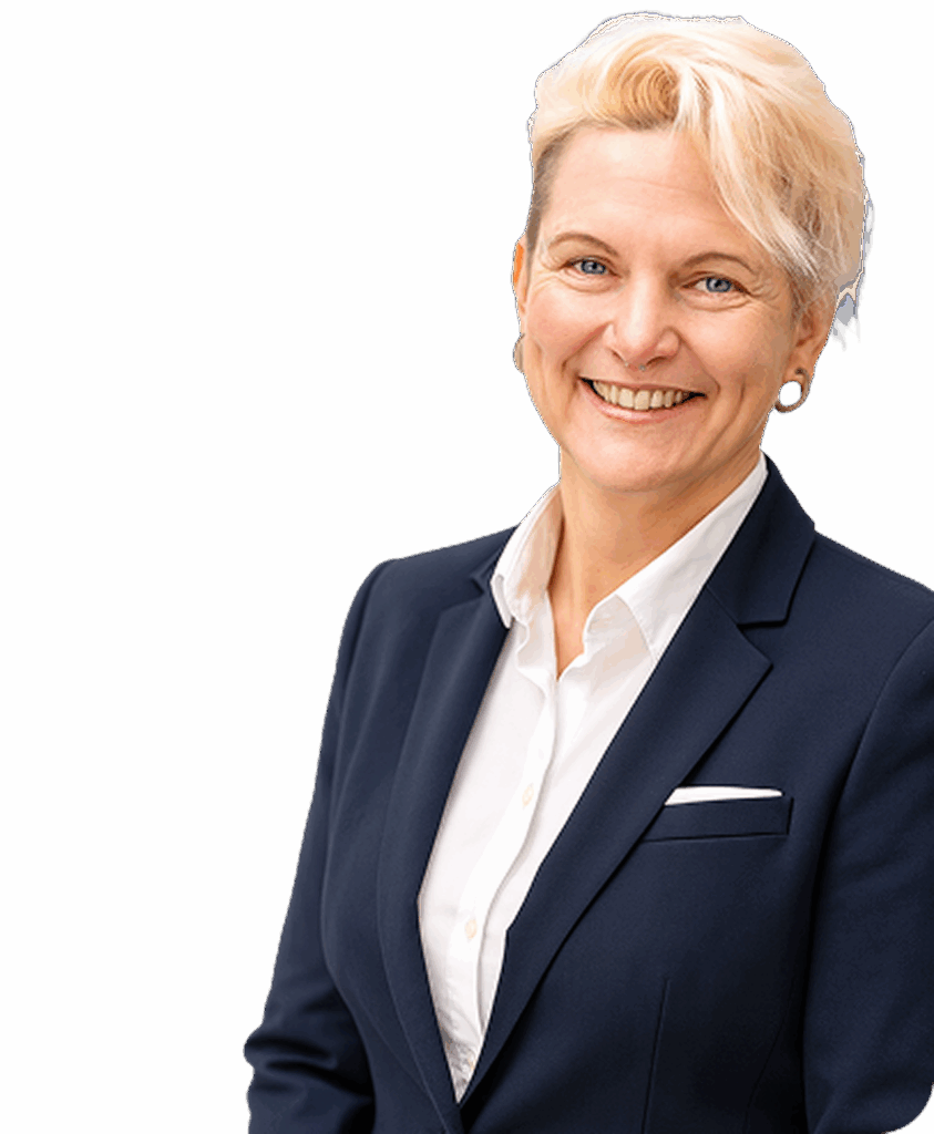 Mandy Brasser - Geschäftsführerin grinst in Kamera